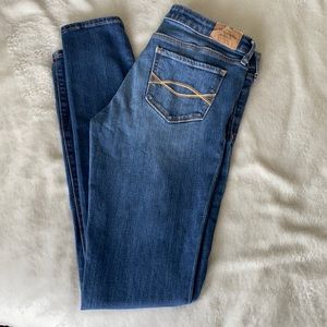 Abercrombie medium wash skinny jeans 6L